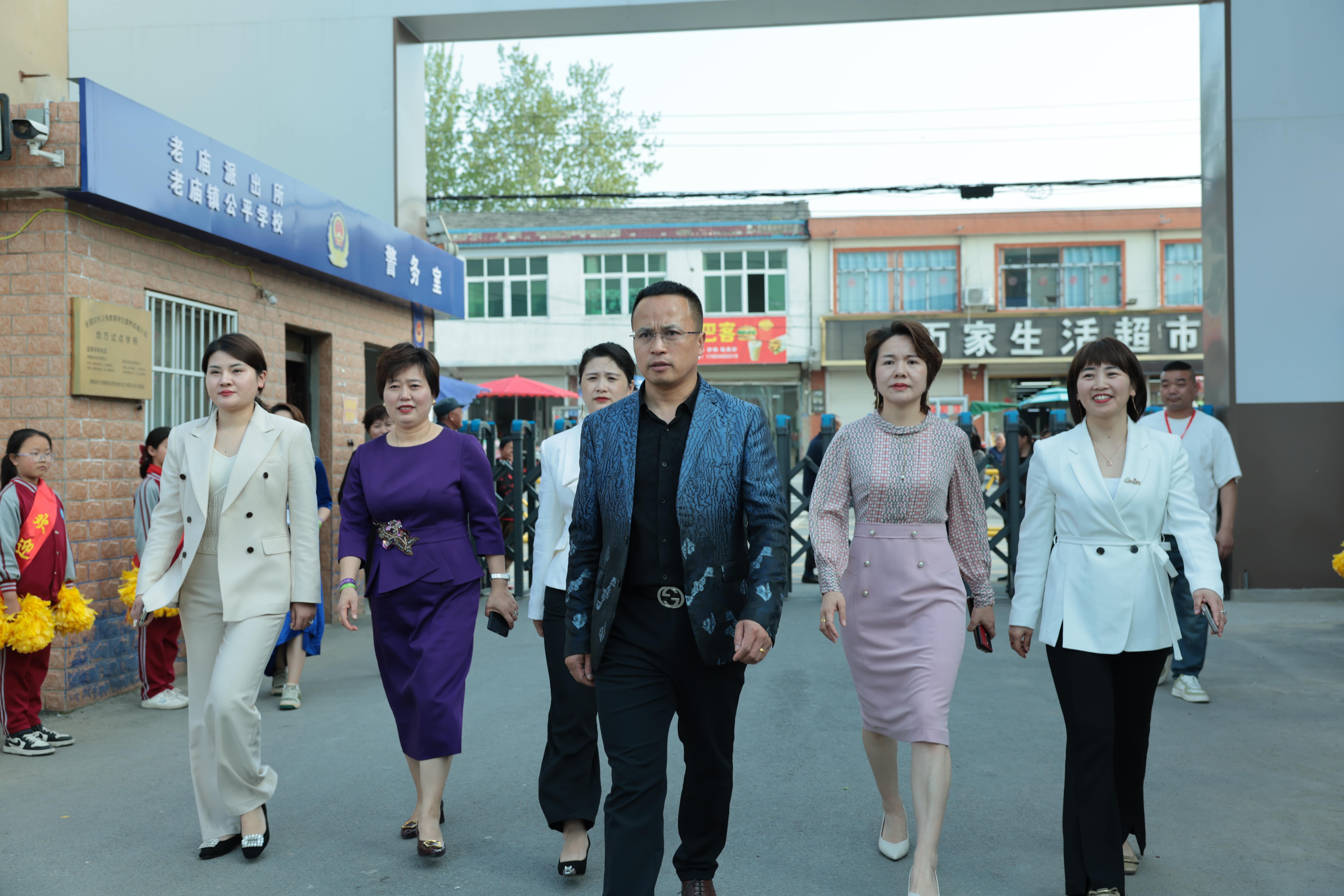 在爱意的“双向奔赴”中丨第249所华体会官方网页版-华体会(中国)
公益学校揭牌