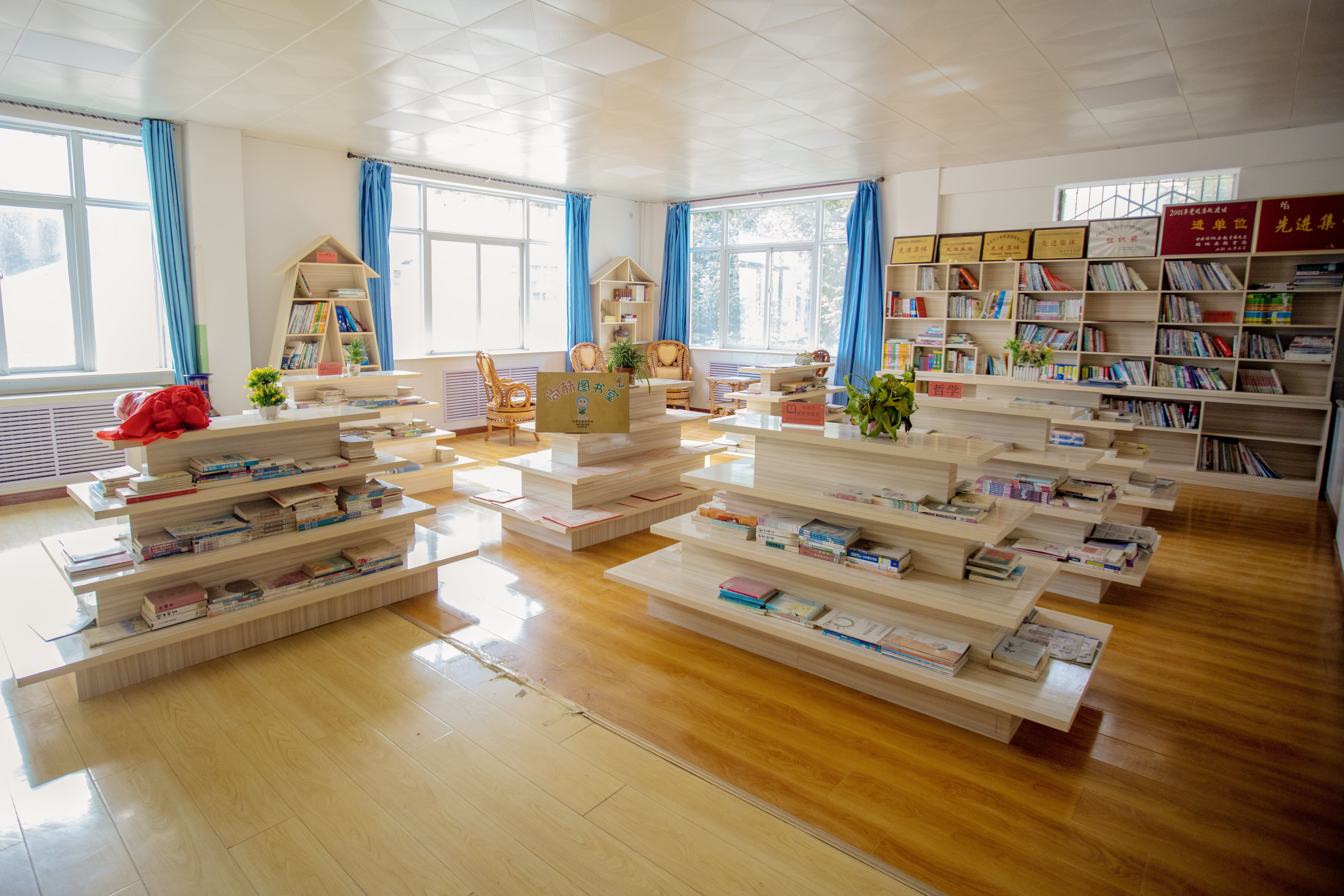 天津高校大学生记者走进华体会官方网页版-华体会(中国)
公益小学开展“书香悦读,筑梦成长”活动 天津高校大学生记者走进华体会官方网页版-华体会(中国)
公益小学开展“书香悦读,筑梦成长”活动